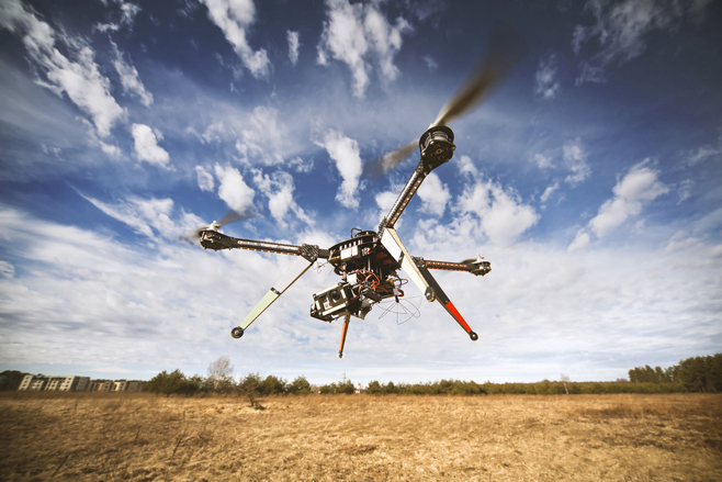 Drohne im Flug - Photo by:  Jurijs Korjakins